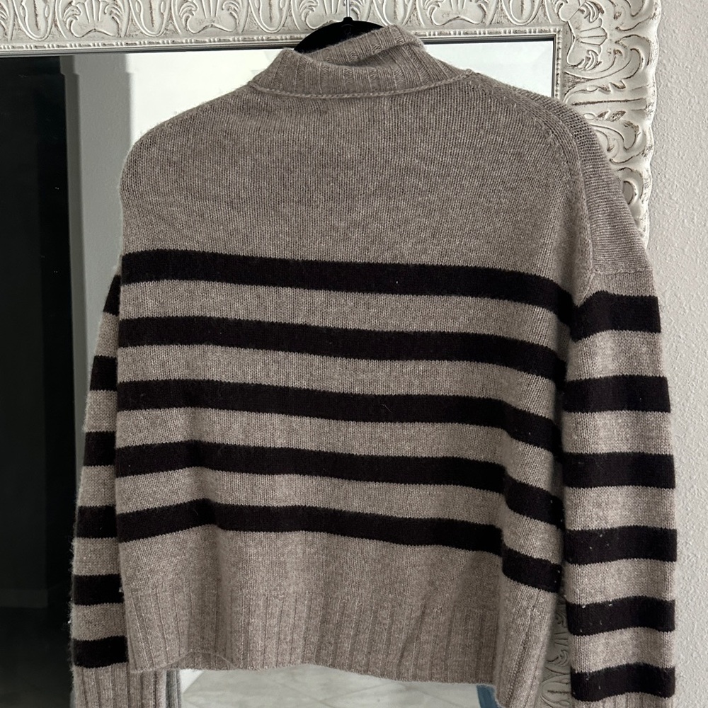 100% Cashmere Banana Republic Brown Striped Sweater - Picture 3 of 3